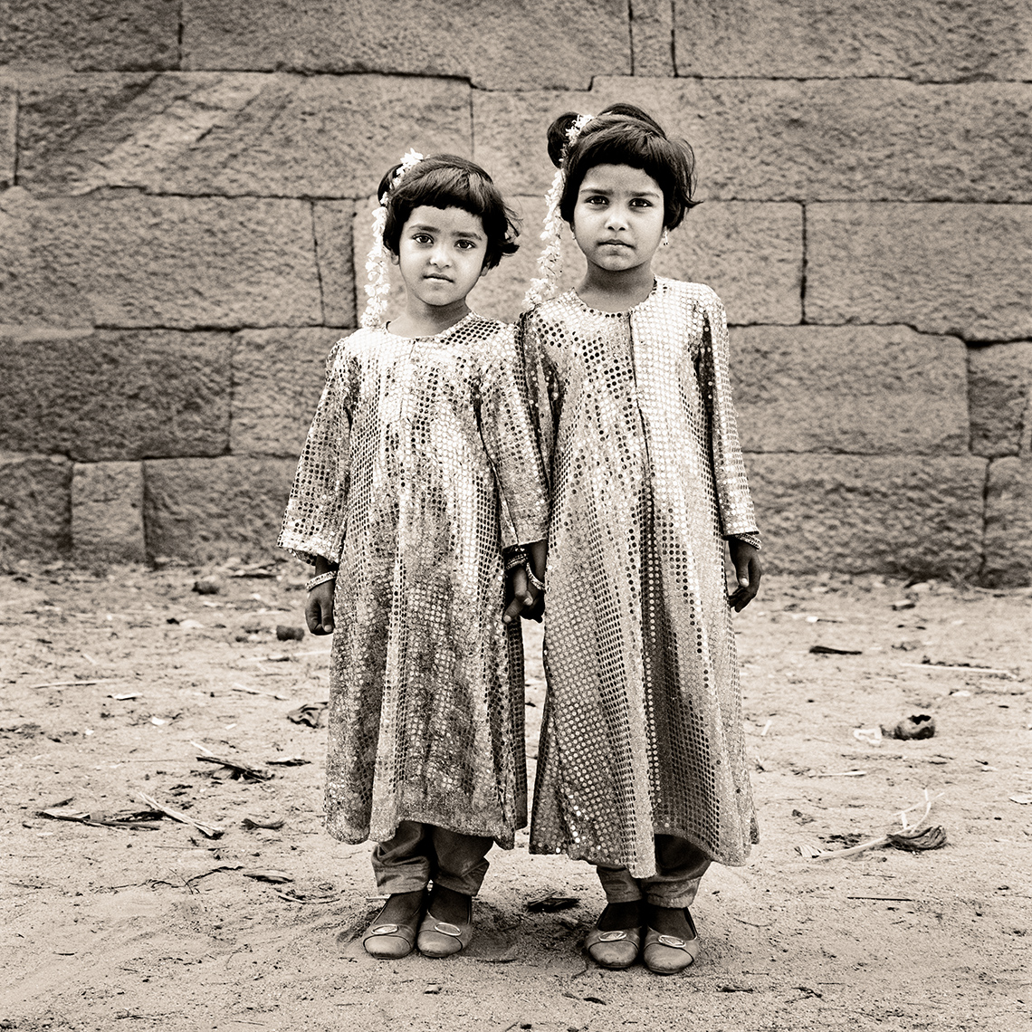1994-INDIA-TWOGIRLS