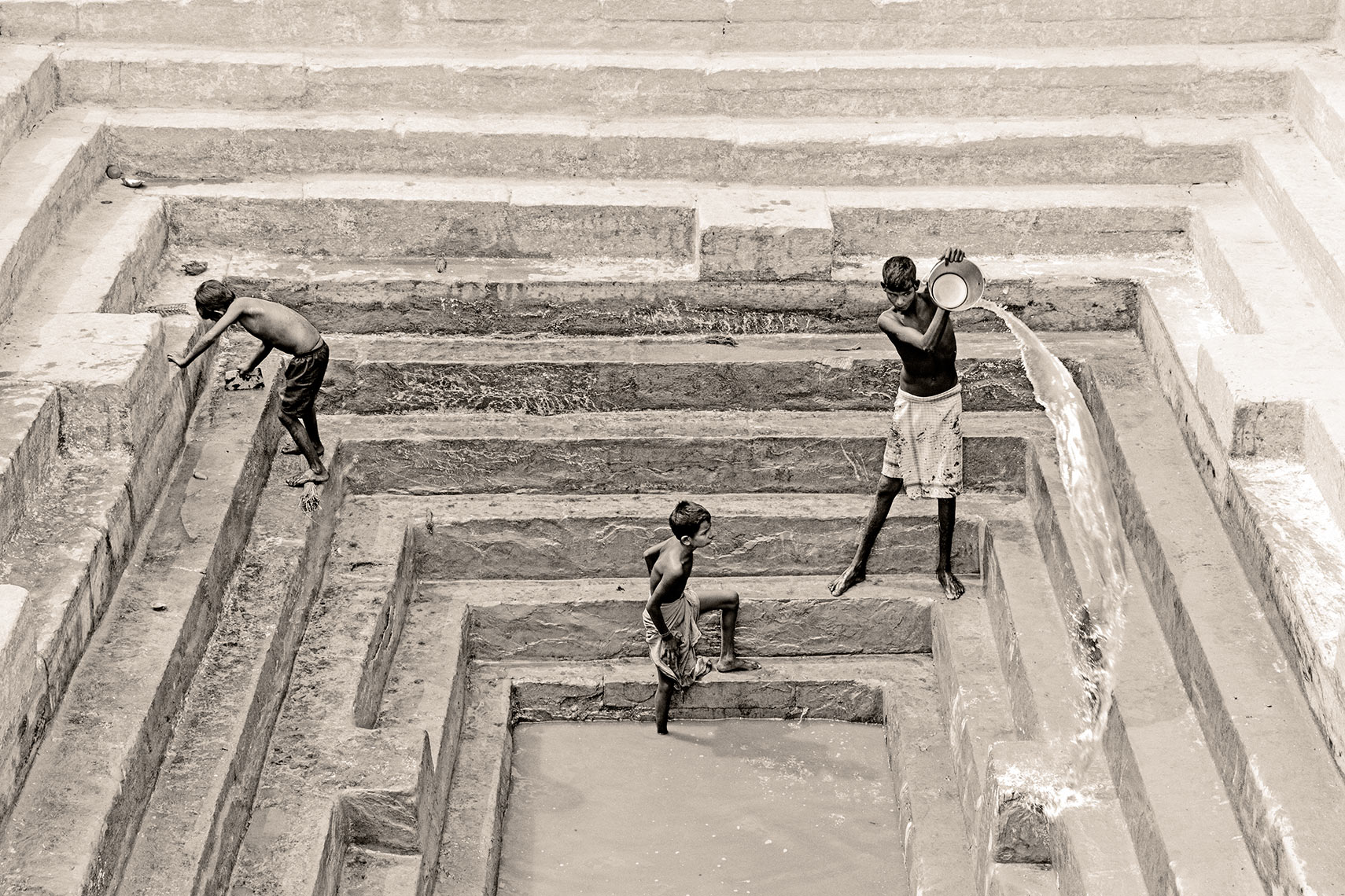 india-varanasistepwell