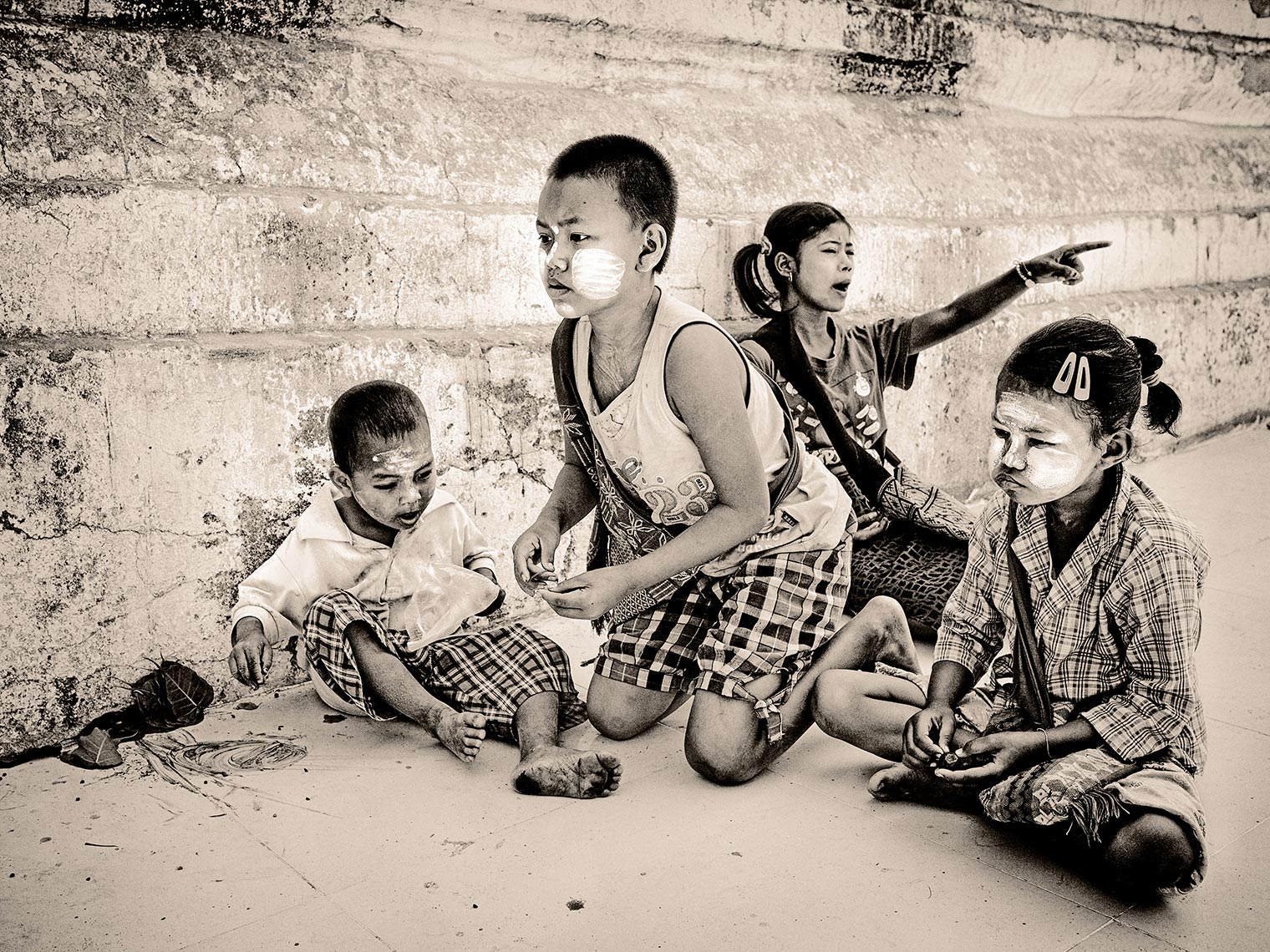 myanmar playing kids