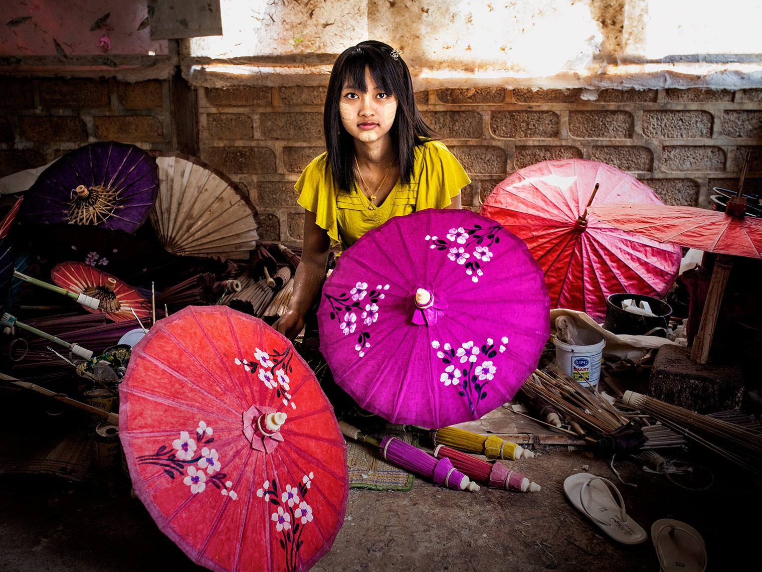 myanmar-umbrella girl